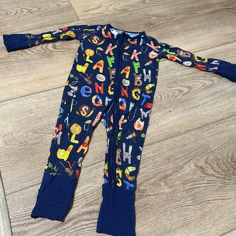 LITTLE SLEEPIES ALPHABET BABY PIJAMAS